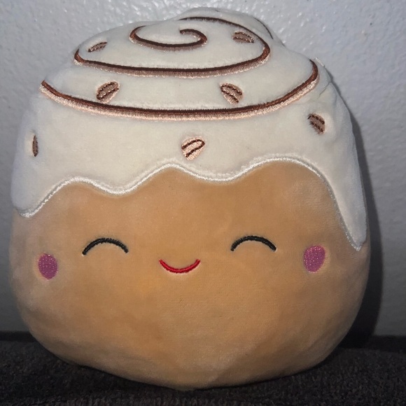 NWOT- Squishmallows Blushing Chanel the Cinnamon Roll Stuffed Plush - Picture 1 of 9